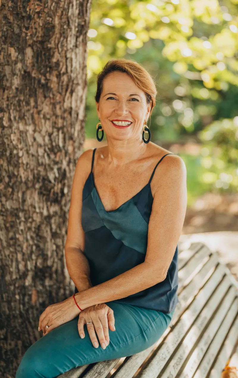 Portrait de Jasmine Longuève, CEO de Leading Luxury Home, Île Maurice - Professionnelle du secteur immobilier de luxe.