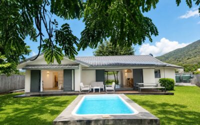 For Rental : Contemporary villa with swimming pool, garden and mountain views